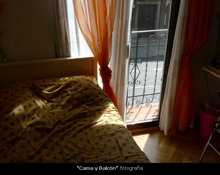 Cama y balcón, foto